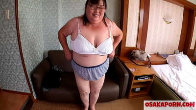 Indung Jepang anu gendut nunjukkeun payudara anu ageung sareng resep cocooan séks. A mom Asian 51 taun heubeul Talks About pangalaman seksual nya. Yukiko 1 OSAKAORN lemak milf